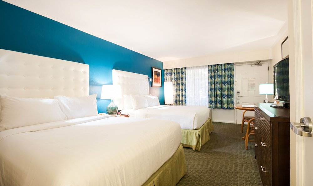 Standard Room, 2 Queen Beds, Balcony, Marina View photo 2