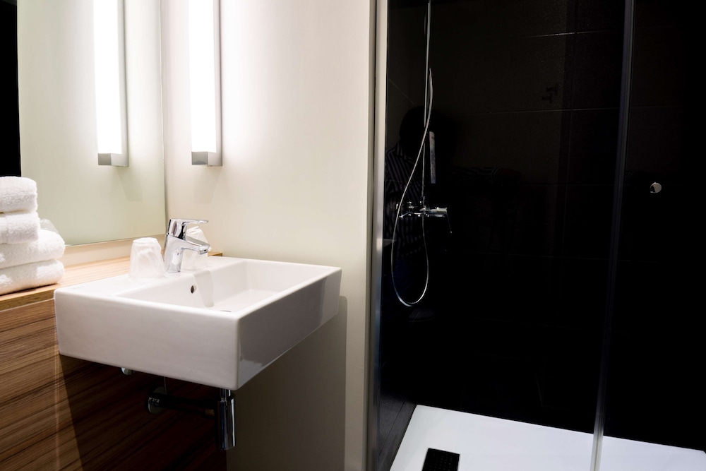 Standard Room, 1 Double Bed - Photo 6