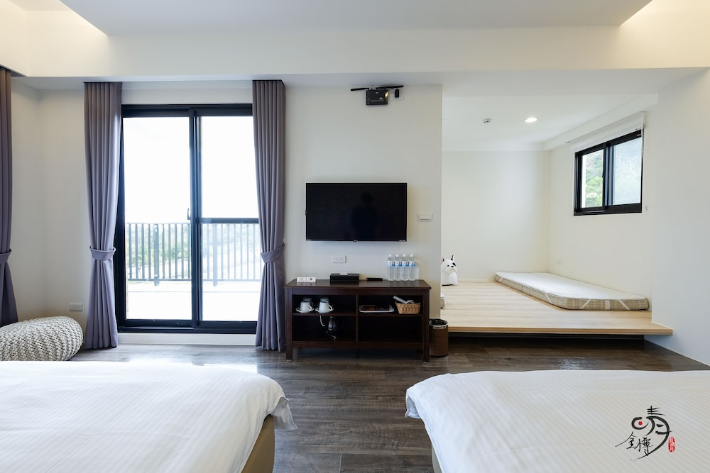 Panoramic Quadruple Room, Multiple Beds, Balcony, Sea Facing photo 3