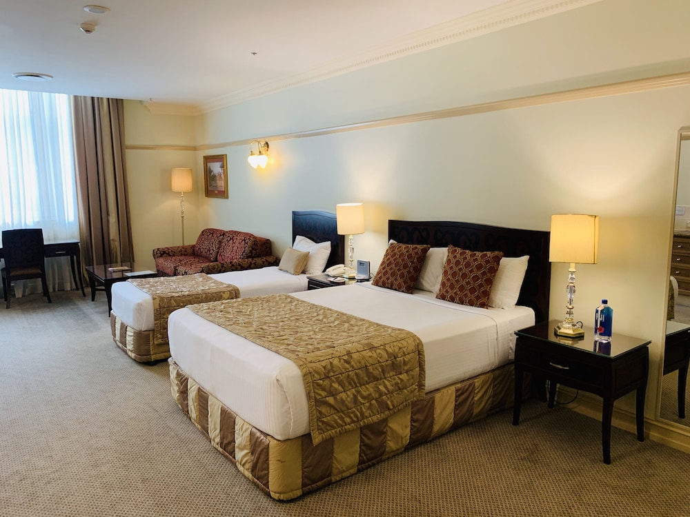 Deluxe Room - Photo 10