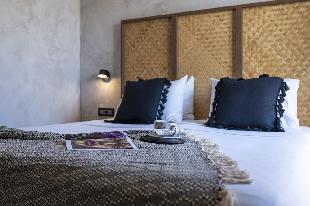 Deluxe Double Room, Pool View photo 3
