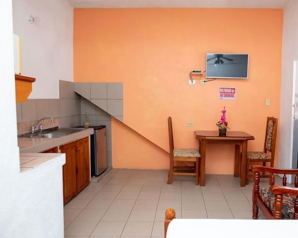 Traditional Studio, 1 Queen Bed, Non Smoking, Air conditioning photo 2