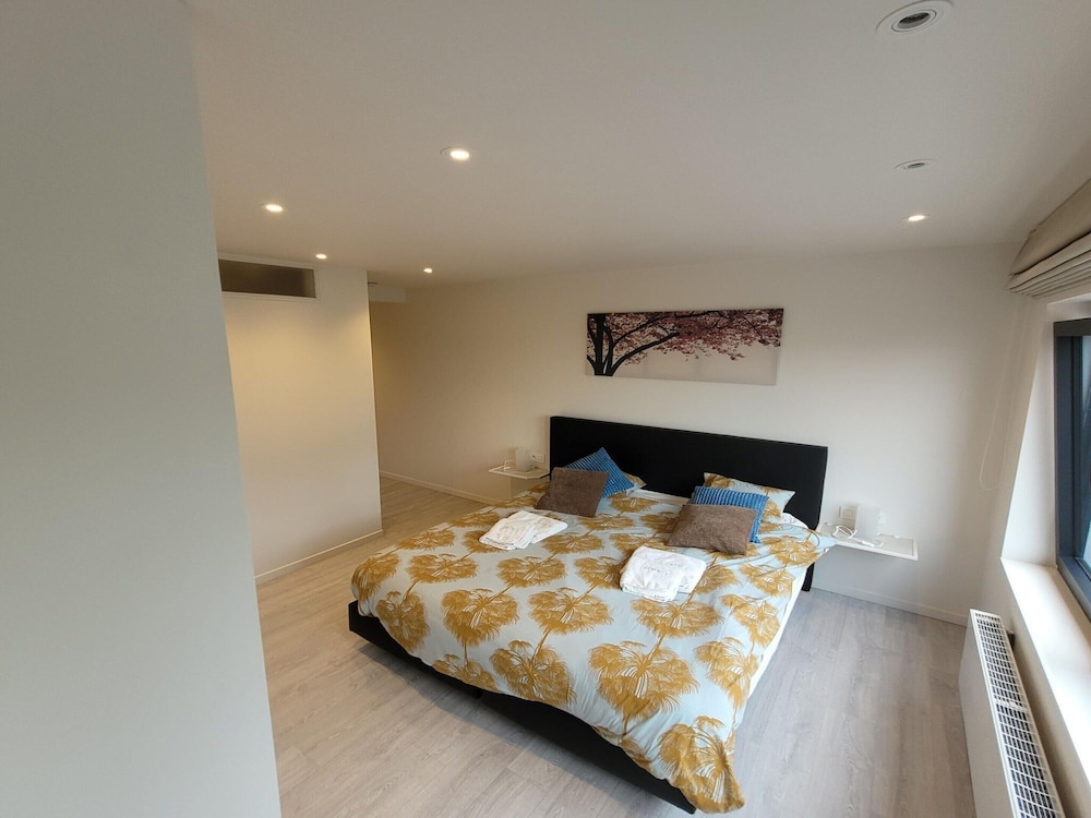 Apartment photo 2