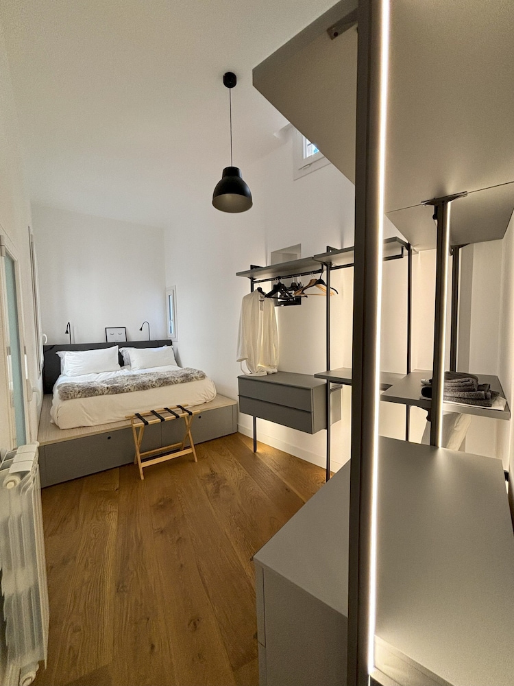 Comfort Suite, 1 Queen Bed with Sofa bed, Non Smoking, Courtyard View