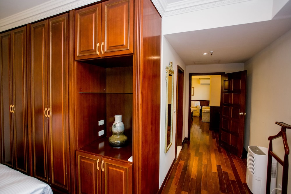 Superior Suite - Photo 7