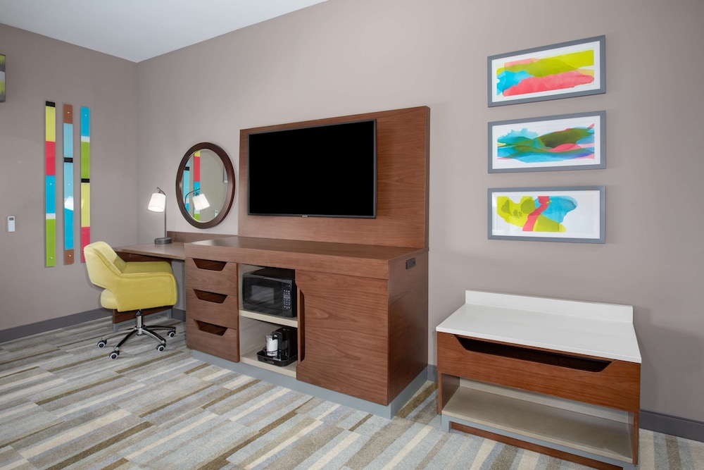 Room, 2 Queen Beds, Accessible, Bathtub - Photo 4