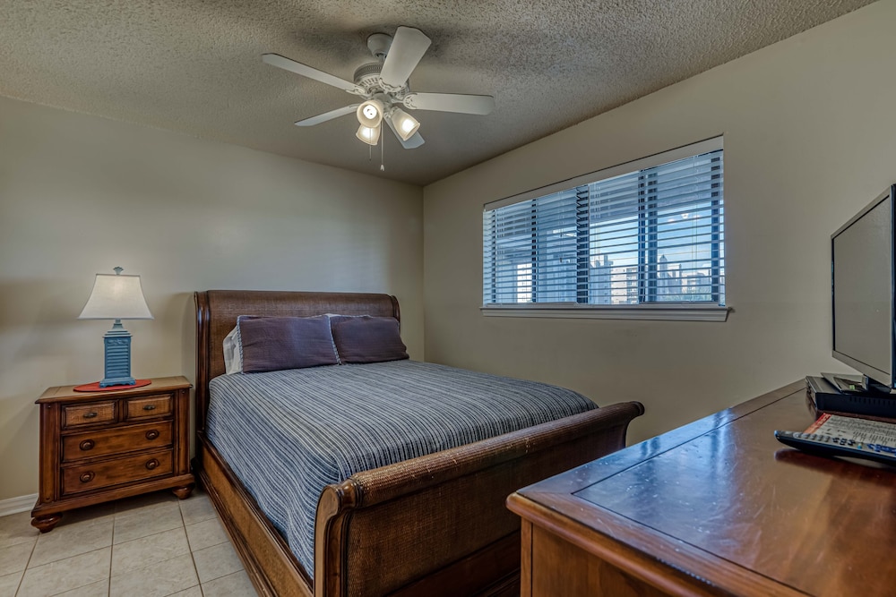 Condo, 2 Bedrooms