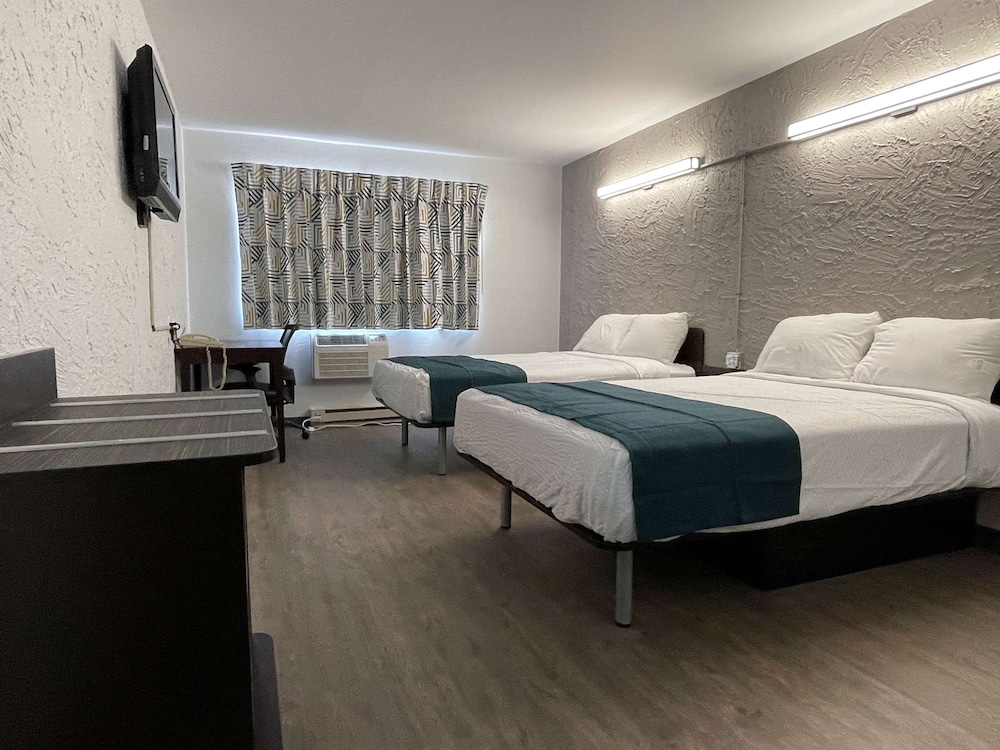 Standard Room, 2 Double Beds, Non Smoking photo 2