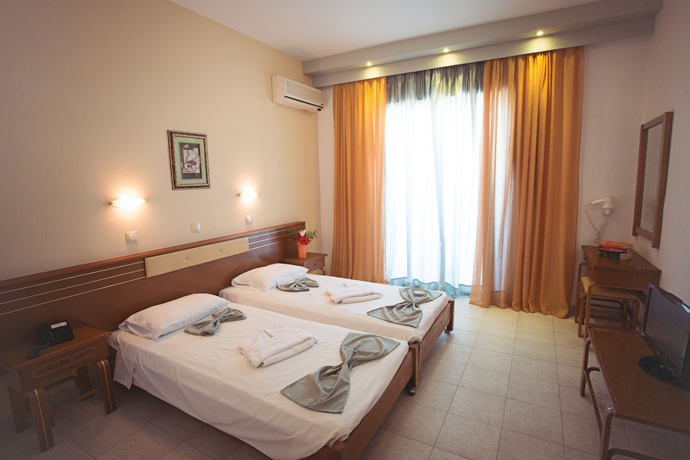 Standard Double or Twin Room, 1 Bedroom, Garden View photo 2