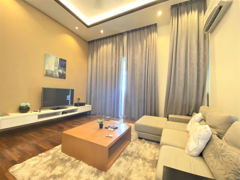 Grand Bungalow photo 1