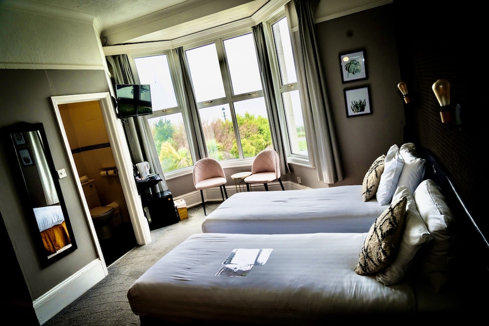 Signature Twin Room, Ensuite, Sea View