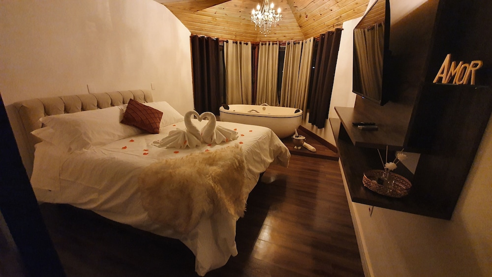 Panoramic Room, 1 Queen Bed, Jetted Tub, Mountain View