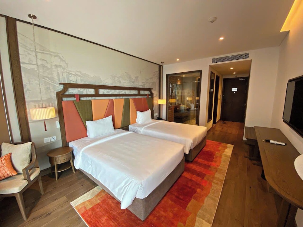 Deluxe Single Room, Partial Sea View