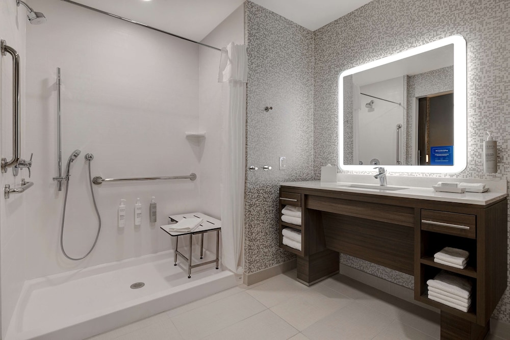 Suite, 1 King Bed, Accessible (Mobility, 3x3 Shower) - Photo 12