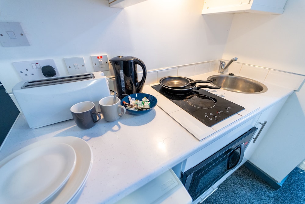 Standard Studio, Ensuite (Studio 10) - Photo 18
