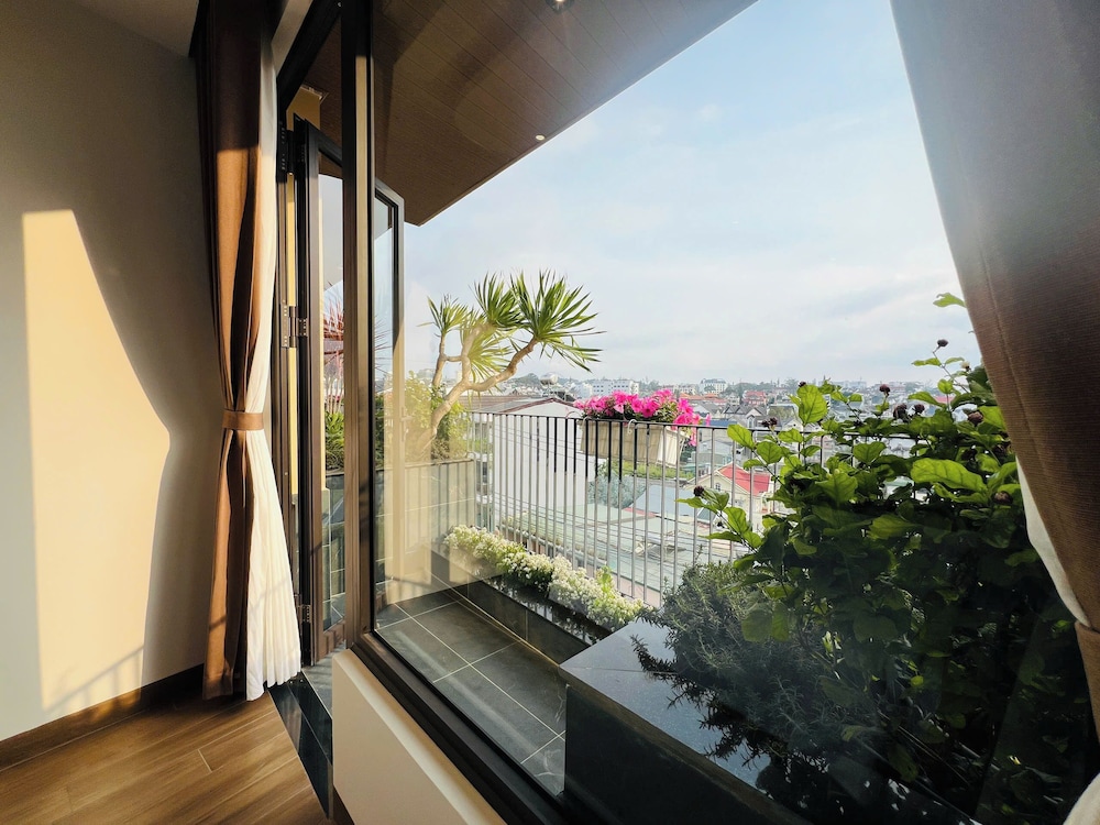 Deluxe Double Room Single Use, Balcony, City View