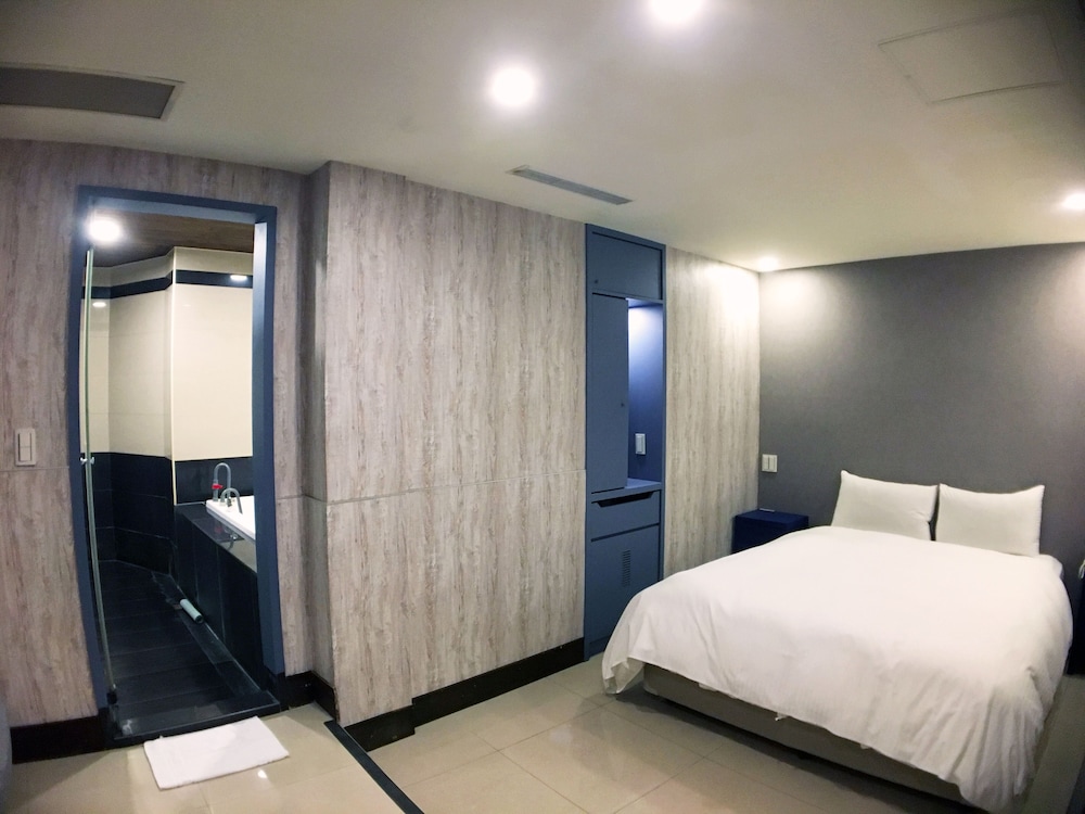 Standard Room, No Windows