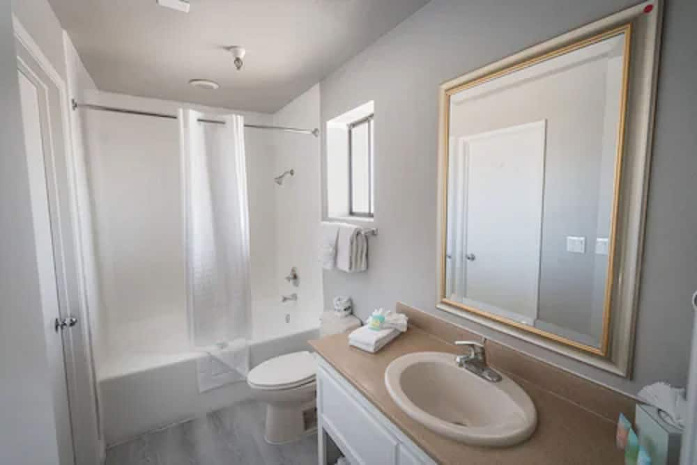 Crown 2 Story Suite With Loft King Bed (extended)