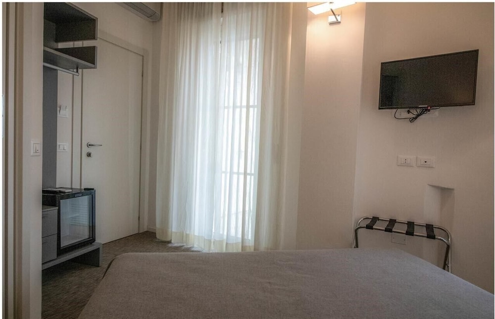 Economy Double Room - Photo 6