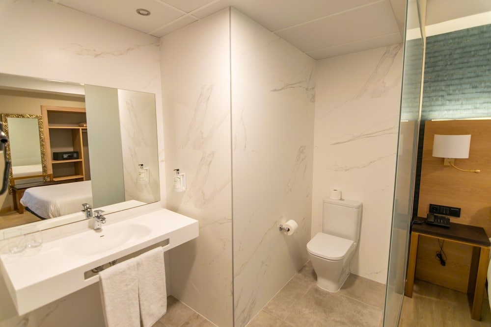 Economy Double Room Single Use (Single Use) - Photo 2