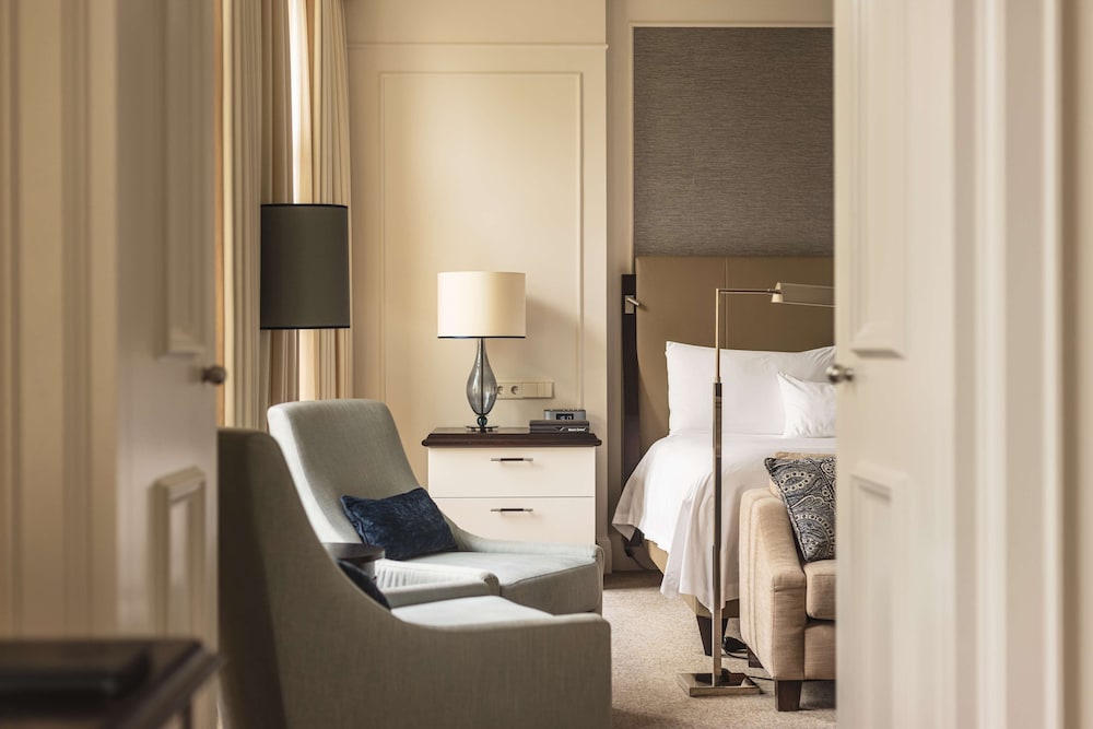 Luxury Suite, 1 King Bed (Roell)