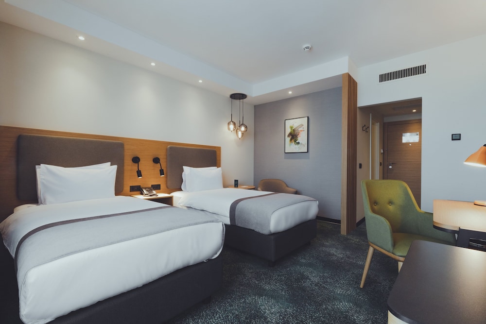 Standard Room, 2 Twin Beds (Stocked Minibar) - Photo 3