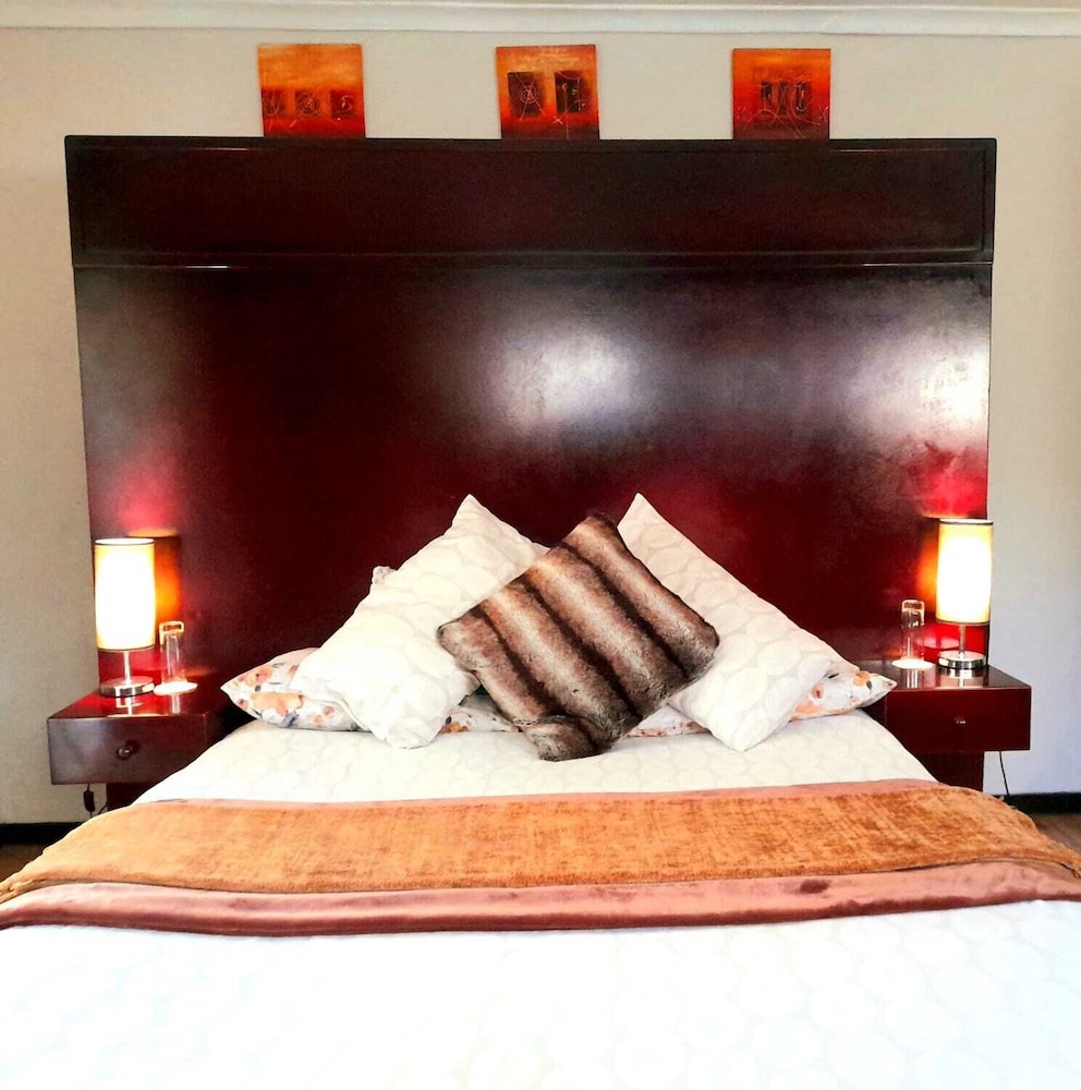 International / Couples Room photo 2