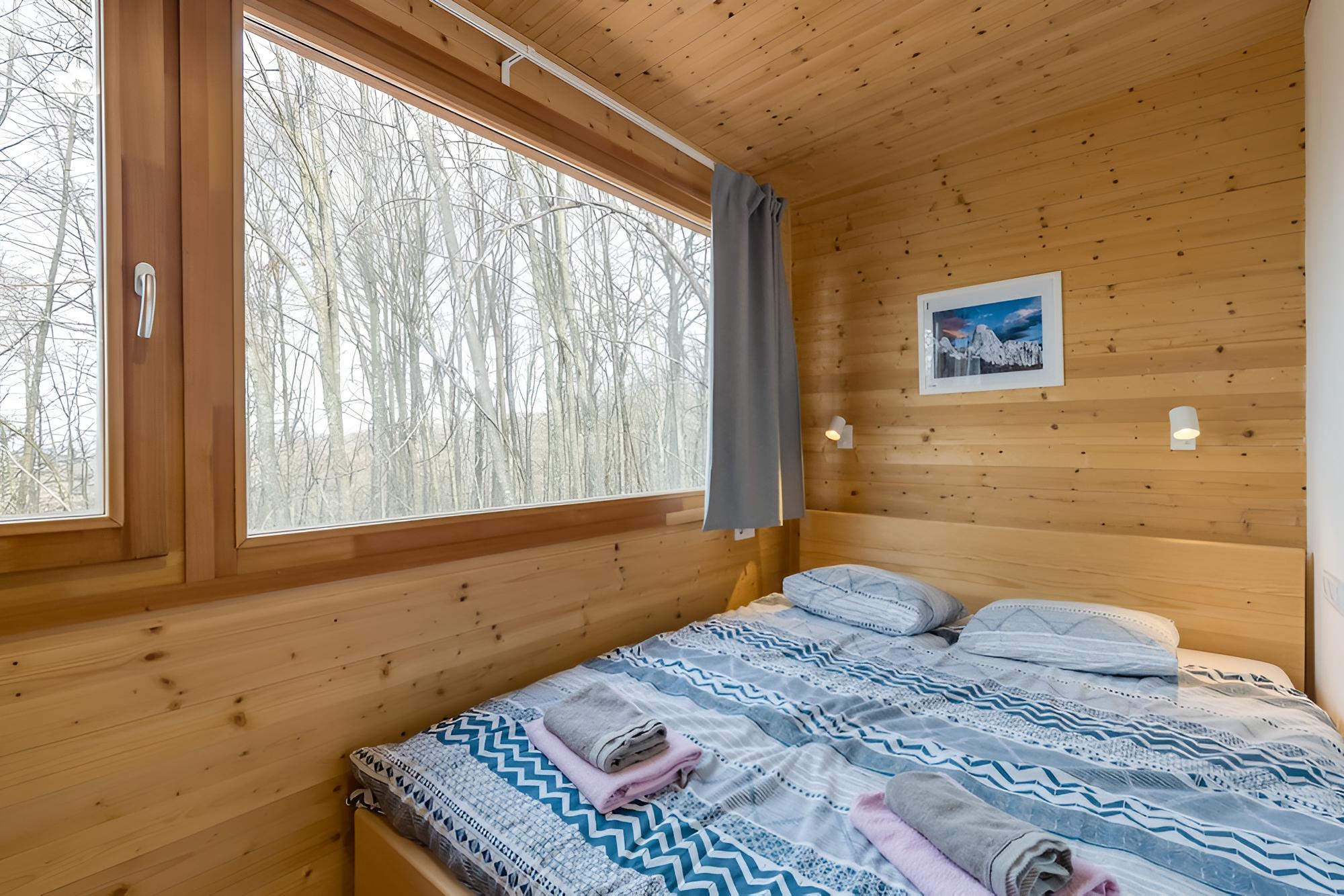 Family House, 2 Bedrooms, Mountainside (Tree house Lika With whirlpool) photo 1