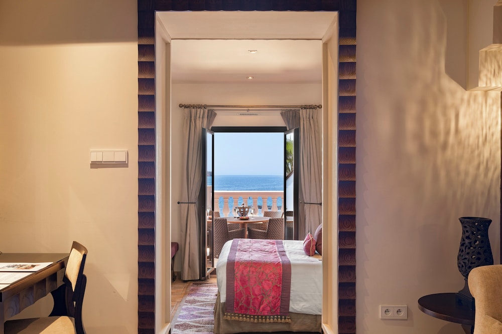 Suite, 1 King Bed, Sea View - Photo 1