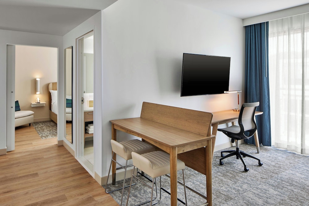 Suite, 1 Bedroom - Photo 4