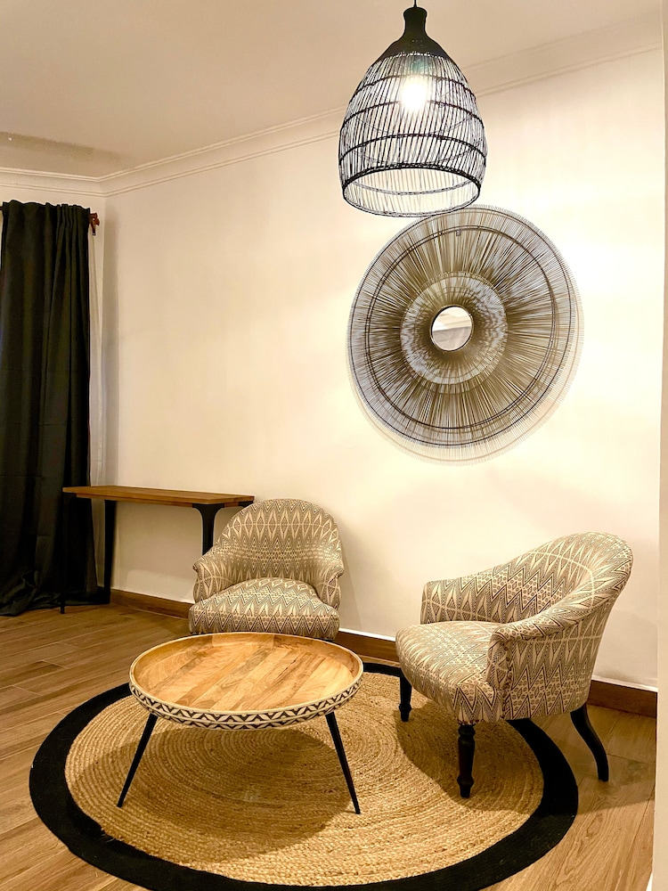 Deluxe Room - Photo 9
