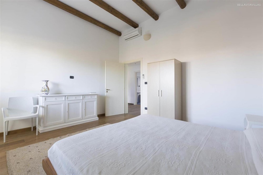 Villa photo 3