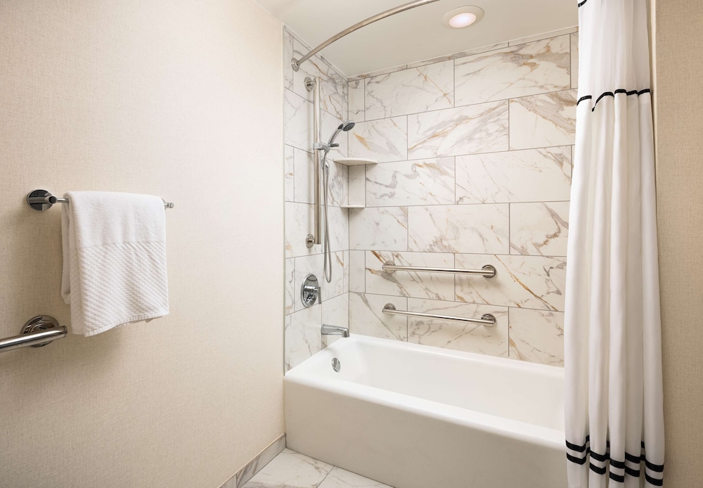Suite, 2 Queen Beds, Accessible, Allergy Friendly - Photo 9
