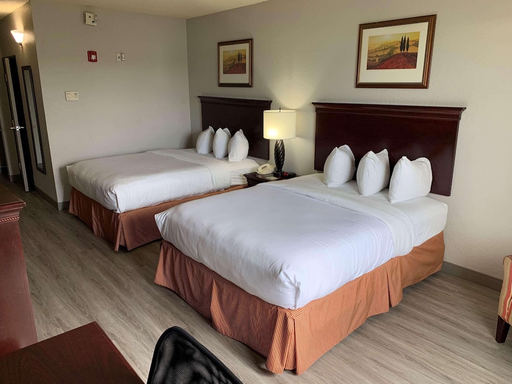 Room, 2 Queen Beds, Non Smoking - Photo 1