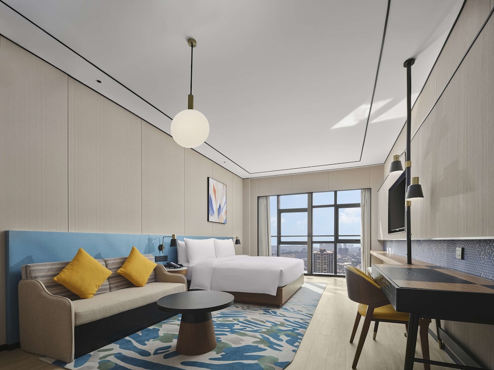 Room, 1 King Bed, Accessible photo 2
