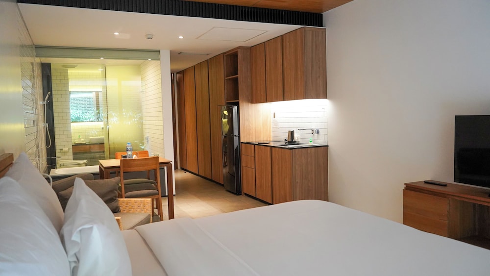 Deluxe Room, 1 King Bed - Photo 31
