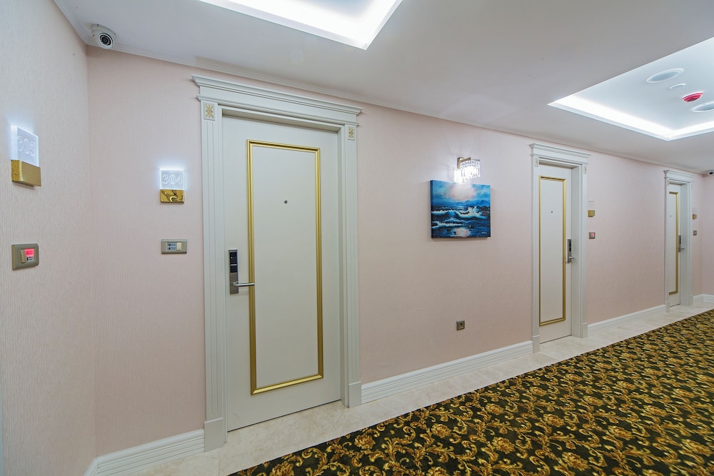Standard Triple Room, City View photo 2