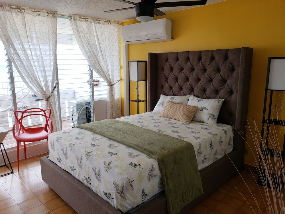 Basic Studio, 1 Queen Bed with Sofa bed, Non Smoking photo 3