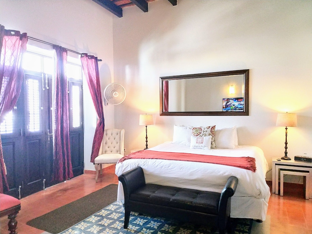 Deluxe Balcony Suites - Photo 10