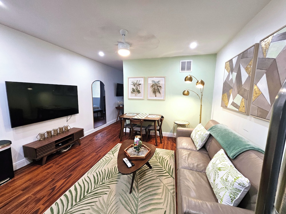 Standard Apartment, 1 Queen Bed with Sofa bed, Non Smoking (Suite Four)