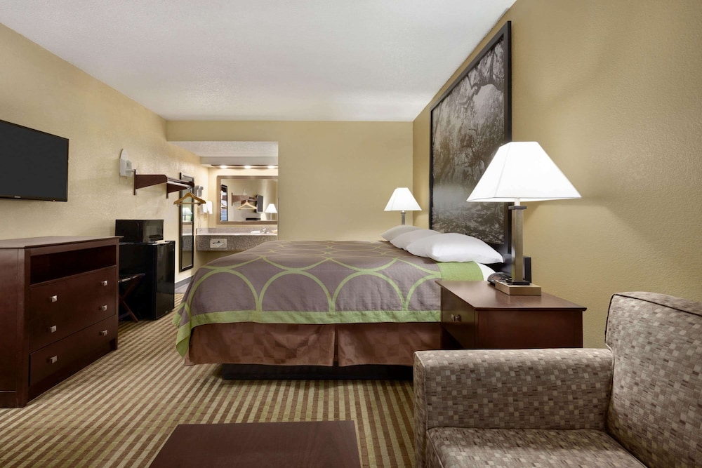 Room, 1 King Bed, Accessible, Smoking (Mobility)