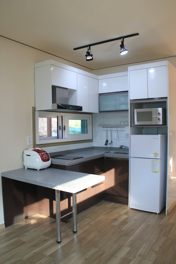 Condo (101) photo 2