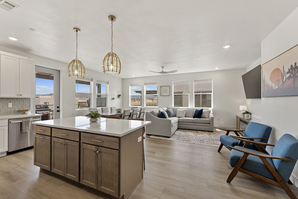 Condo, 3 Bedrooms