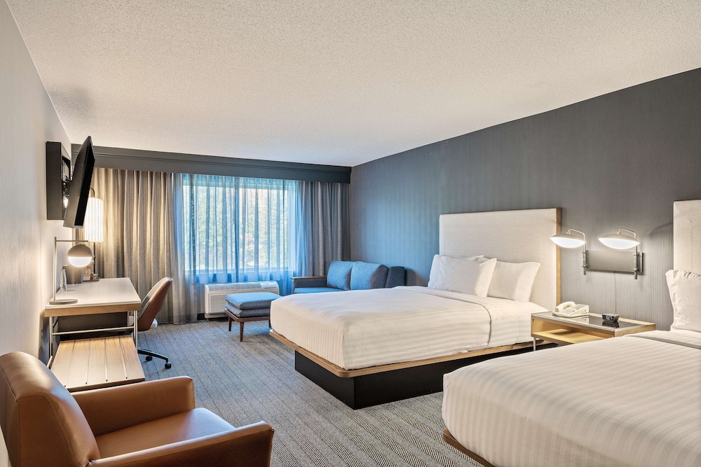 Room, 2 Queen Beds, Balcony - Photo 1