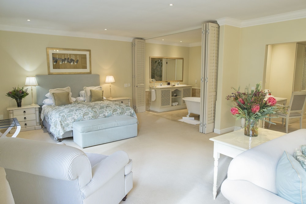 Luxury Suite, 1 King Bed thumbnail 6