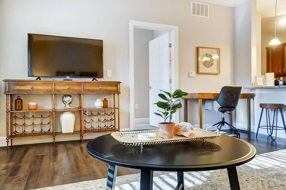 Polaris Luxury 2BR WFH Ready Pet Friendly, Billede 4