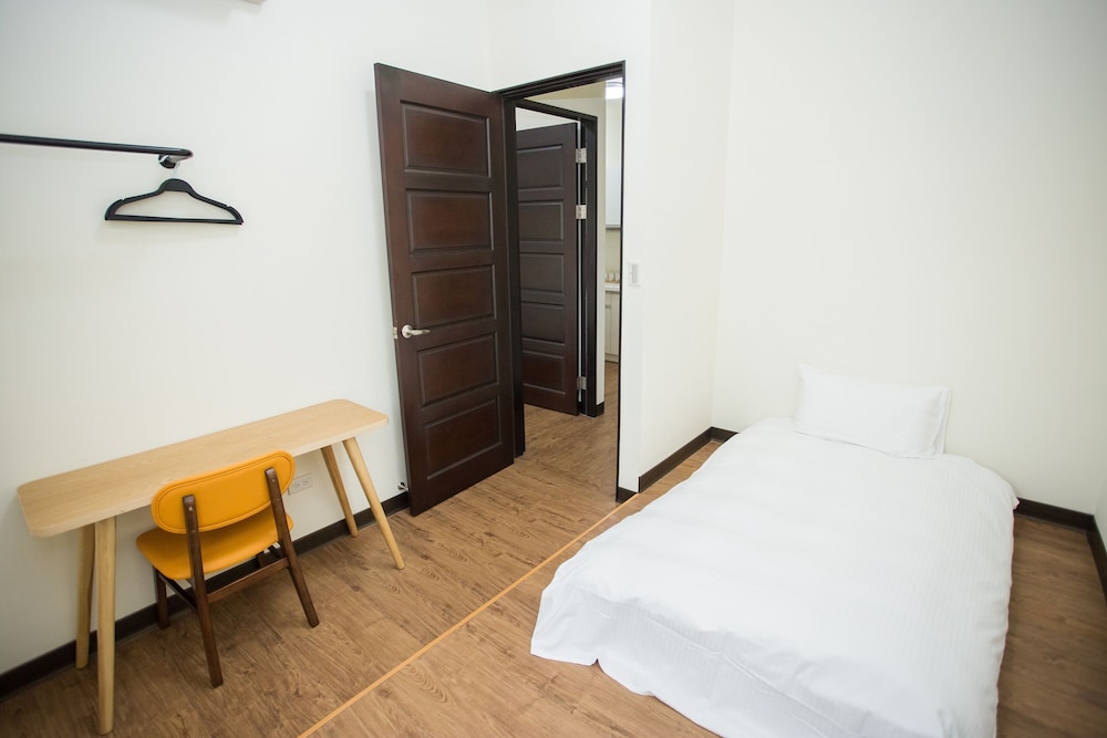 Economy Suite