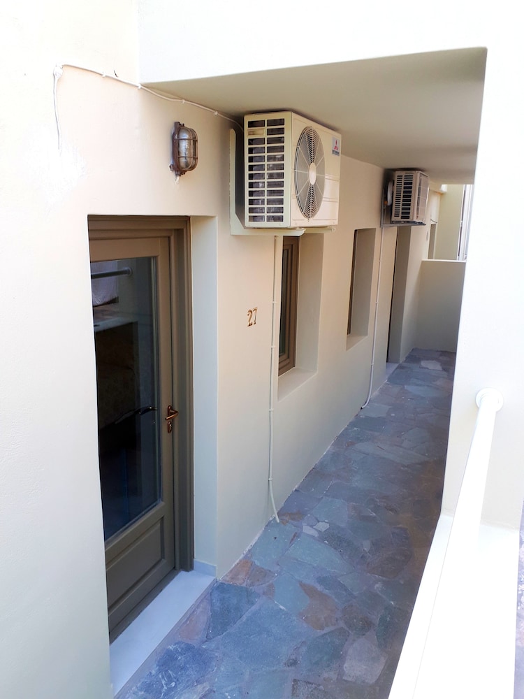 Basic Twin Room (Basement – No Balcony) - Photo 3