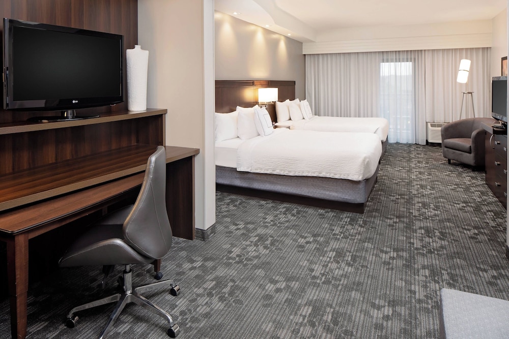 Room, 2 Queen Beds - Photo 2