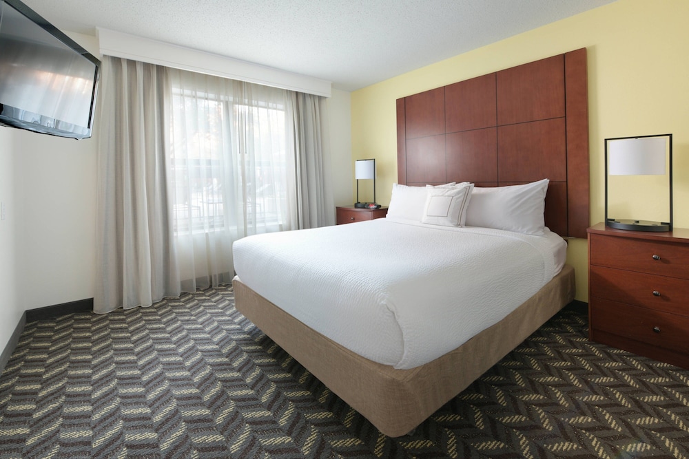 Suite, 2 Bedrooms - Photo 3